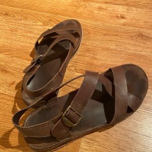 Women’s leather wayfarer chacos